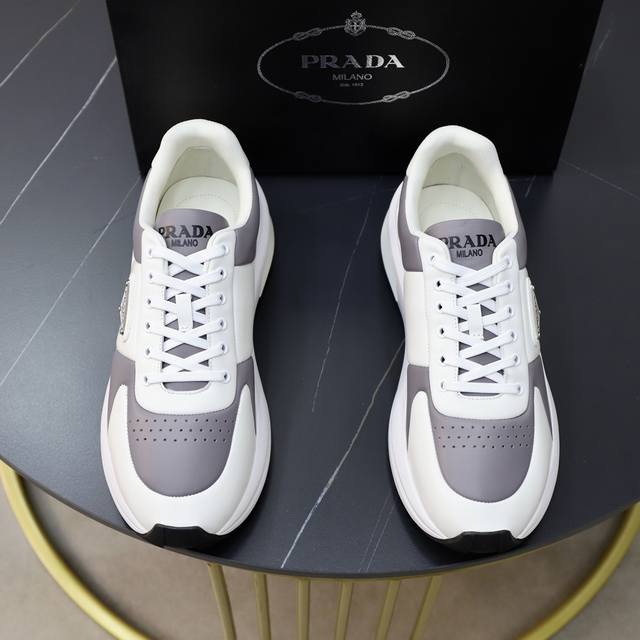 出厂价： 顶级原单 品牌：Prada 普拉达 标准码：男码38 44 45可以定做 等级：官网同款 材料：原版牛皮 牛皮内里 原版发泡耐磨柔软大底 款式类别：休